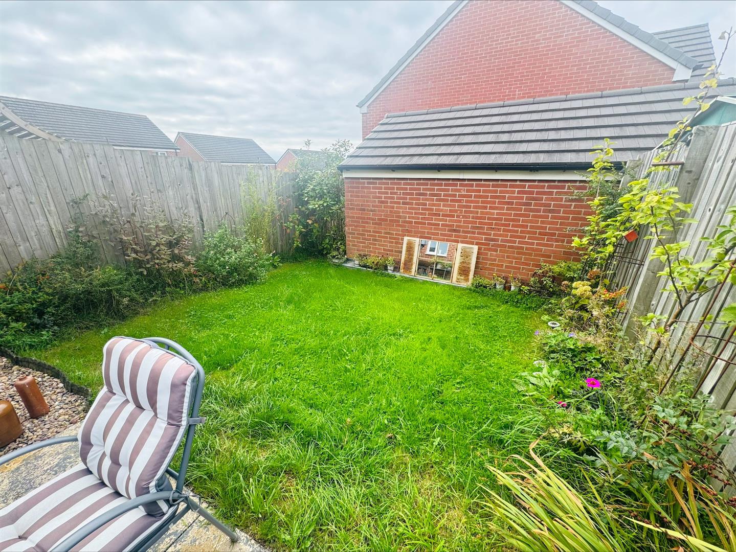 Clos Y Nant, Carway, Kidwelly, SA17 4JH